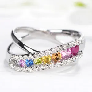 Fedi nuziali Huitan Anello da dito colorato adorabile CZ per le donne Accessori per croce di zirconi scintillanti di colore argento Gioielli di lusso