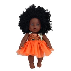 Dockor 12inch Baby Doll med klädteksaksdocka som gåva för barn Africa Black Doll med lockigt hår 231102