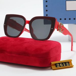 2023 Luksusowe okulary przeciwsłoneczne litera okularów przeciwsłonecznych dla kobiet Goggle Designer Senior American Eyewear for Women Okulasy Ramka Vintage Słońce Męskie z pudełkiem
