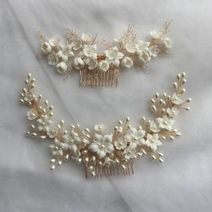 Pannband vit keramisk blommor hårkam brud krona pärlor smycken handgjorda bröllop headpiece mode kvinnor hårstycke 231102