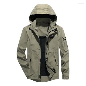 Kurtki męskie Mężczyźni Outdoor Hiking Wodoodporna wiatrówka z kapturem Płaszcz 2023 Jesień Casual Tactics Military 8XL