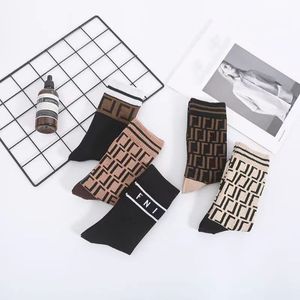 Multi -Color -Modedesigner Herren Socken weiblich hochwertige Baumwoll -Antibakterien- und Atmungsbasketball mit hoher Qualität von Baumwoll