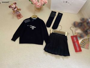 Luxury Dress Suits For Girls Autumn Baby Three Piece Set Size 100-140 LOGO JACQUARD Sweater Woolen Pleated Kjol Strumps nov05