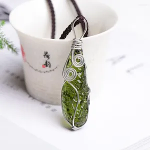 Hänge halsband tjeckiska meteorit glas halsband koppar tråd läkning sten energi ädelsten grön moldavite för kvinnor smycken gåva