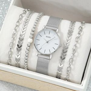 Womens Watches 6pc Simple Silver Quartz Watch med armband för kvinnor Casual mode Round Dainty Wheat Armband Set 231101