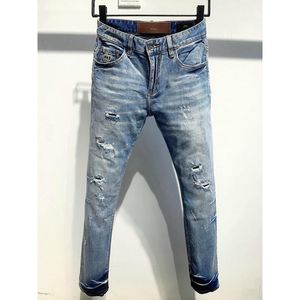 Jeans da uomo Pantaloni da uomo skinny con ricamo a corona Primavera 2023 Pantaloni da jeans casual in denim hip-hop di marca da uomo