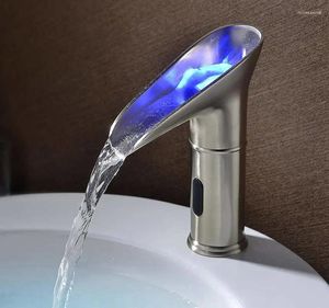 Rubinetti per lavandino del bagno Yooap LED e rubinetto con rilevamento automatico del freddo DC 3 colori bacino modificato dalla pressione dell'acqua alimentato