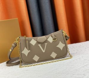 Designer Bolsa de ombro feminino Bolsa de luxo Easy em bolsas de cinta Carta de flores em relevo Empreinte couro mini -maquia