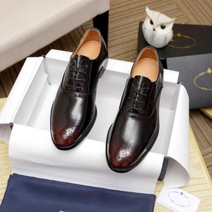 Luxus-Kleiderschuhe, Business-Casual-Schuhe, kurze Stiefel, Herrenschuhe, Schokoladenlederschuhe, Freizeitschuhe, ganzes Dreieck-Logo, schwarze Schuhe und Plateau-Turnschuhe.