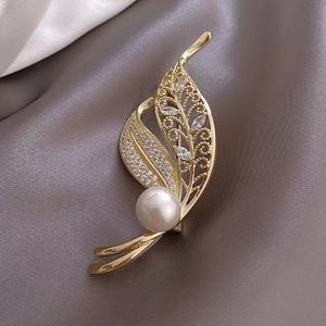 Tüyler İnci Broş Rhinestones Alaşım Bitki Ağacı Yaprağı Broş Giyim Aksesuar Mücevherleri Kadın Erkekler Düğün