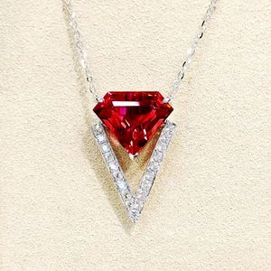 Chains Original Design Bright Rhombus Ruby V Pendant Ladies S925 Silver Necklace Luxurious Exquisite Sparkling Jewelry