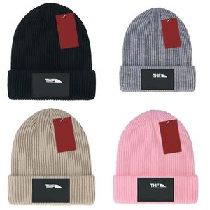 Cappelli lavorati a maglia di lusso per esterni per uomo berretto firmato beanie tinta unita semplice lettera frontale per il tempo libero cappello firmato moda con risvolto senza tesa ornamento quotidiano fa04