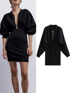 Grundläggande avslappnade klänningar Traf Women Bomber Jacketklänning Autumn Sport Fashion Black Long Sleeve Zipper Dresses For Women Casual Chic Mini Dress 231102