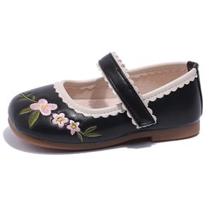 Sneakery Childrens Skórzowe buty Summer Płytkie usta Dziewczyny Princess Buty Baby Sofe Sole Flower Flat Bottom Buty 231102