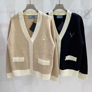 Suéteres femininos Designer com decote em V de malha cardigan de manga comprida para jaqueta feminina bordada com xale por cima, 2023 novo modelo WT50