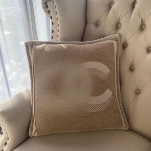 Design Real Wool Cashmere Signage Pillow case Cushion cover classic pattern Come with Tags Throw Pillow top quality size 50*50cm for Beds Sofa Spring Autumn Winter