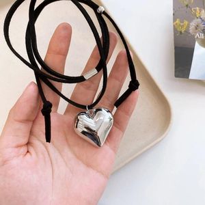 Naszyjniki wiszące Korea długi linę Naszyjnik serca Kobiety Choker Gothic Style Czarny kołnierz punkowy dla dziewcząt streetwear chocker y08e