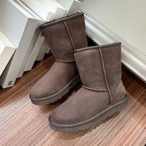 Luxuriöser UggGly-Stiefel mit Pelzplattform, Damen-Designer-Stiefel, Schnee- und Winterstiefel, echte Schaffellwolle, niedrig geschnittene warme Pelzschuhe für Männer und Frauen, kurze Herren-Damen-Niedrigstiefel, Super-Mini