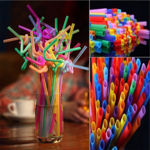 100 pezzi di cannucce di plastica multicolori per bevande da cucina, cannucce usa e getta, cocktail, Rietjes, accessori per feste di nozze. Ogni pezzo è confezionato singolarmente.