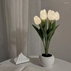 Lâmpadas de mesa LED Tulip Night Light Simulation Bouquet IMITATION Bedroom Bedside Dormitório Decoração Atmosfera Ins Girl