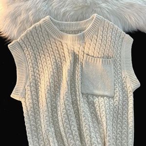 남자의 조끼 세련된 남자 스웨터 조끼 니트 따뜻한 꼬인 질감 프레피 스타일 풀오버 스웨터 조끼 231101