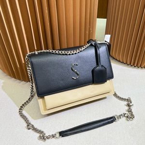 Fashion Womens Messenger Bag 22cm Shoulder Bag Flap Flap Silver Hardware Metal Buckle Luxury Handbag Matelasse Chain Crossbody Bag Multi-Pocket Makeup Bags Sacoche