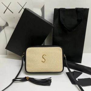 Designer Raffias Womens Clutch Luxury Straw Bag Mini Handväska till och med axel pochette väv läderväskor kuvert crossbody mens semester kedja tote kamera strandpåse