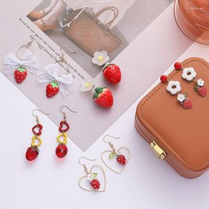 Kolczyki Dangle Sweet Cute truskawkowe koronkowe dziobowe kroplę owoce dla kobiet mody romantyczne proste akcesoria do biżuterii ucha