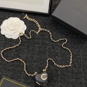 Designer Womens Vintage Halsband Läderkedja Kärleksspegel smycken halsband Kvinnliga rostfritt stål guld smycken kedje bälte bokstäver
