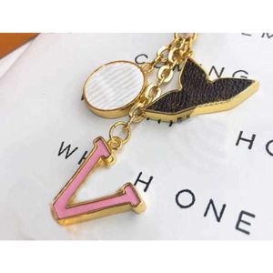 Keychains Lanyards Luxury Designer Keychain Fashion Classic Brand Key Buckle Letter Design Handgjorda guldmän Vamväska Pendant High 952ESS