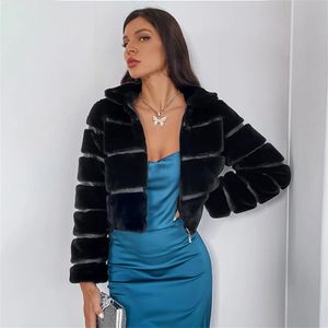 Mulheres de pele do falso casaco de inverno mulheres jaqueta de pele do falso senhoras casaco para mulheres tiras pretas soltas pescoço curto casacos de cores misturadas 231102