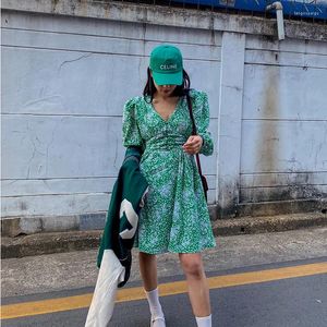 Повседневные платья Южная Корея Dongdaemun Break Юбка для похудения Талии Плиссированные V-образным вырезом с объемными рукавами Свежее зеленое платье с цветочным принтом Женское весеннее платье