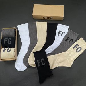 2023SS ESS Complex Line Foot Sock SkateBoard Sport Hommes Femmes Couples Tide Socks Alphabet Mid Tube Socks Coton Tendance