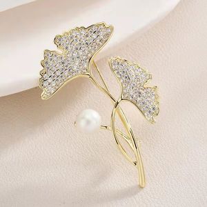 Fashion Full Diamond Leaf Brooch Suit Accessories Pearl Brooch Fixed Clothes Versatile Luxury Personality Anti Stray Pin