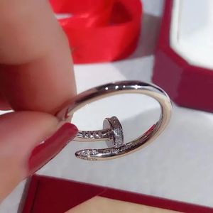 Projektant paznokci luksusowa biżuteria midi miłosne pierścionki dla kobiet stal tytanowy stop stalowy Process Process Fashion Akcesoria nigdy nie zanikają nie alergiczne cckk
