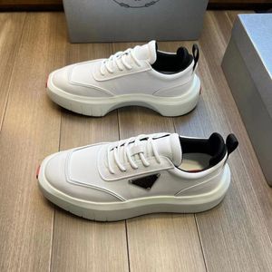 Mode män casual skor fluga block löpande sneakers Italy Delicate Elastic Band Low Top White Black Leather Badge Thick Botts Designer Casuals Trainers Box EU 38-45