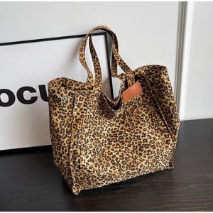 Sacos da noite Coreano Simples Tote Bag 2023 Super Grande Capacidade Leopard Imprimir Cor Design Mochila Estilo Retro Menina Bolsa Casual 231102