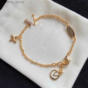 Bracciale di design di lusso Braccialetti Braccialetti a catena in oro per donne ragazze braccialetto per unghie Braccialetti d'amore regalo di gioielli