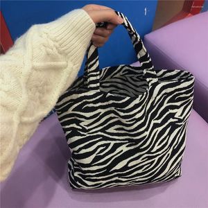 Sacos de noite Pequena bolsa de ombro portátil preto e branco leopardo jacquard simples bolsa casual sacola de compras leve