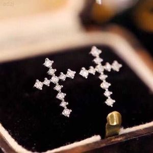 Handgefertigte natürliche Diamant-Kreuz-Ohrringe aus 18 Karat Weißgold