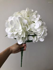 Dekorativa blommor elfenben konstgjorda hortensia siden i grossist falskt för bröllop hemfest dekor 1 gäng