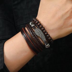 Charm Armbänder Vintage Punk-Stil Lederarmband für Männer mehrfach gewebt mit Holzperlen Federdekorationen Schmuck Geschenk