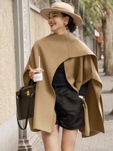 Haute Manteaux Femme عكسها Manteau Fleece Shawl Cape سترة الخفافيش شال سترات عكسها نساء كيب شال غير منتظم 100 ٪ الكاكاو الأسود الخفيف تان الصوف الرأس