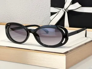 مصمم أزياء شعبي 71571 نظارة شمسية للنساء جوفاء تصميم زهرة إطار شكل بيضاوي شكل نظارات الصيف الأنيقة الساحرة المضادة للترفيهية تأتي مع العلبة