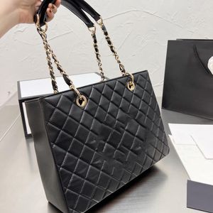 202422SS Роскошные сумки GST Top Caviar Calfskin Классическая стеганая клетчатая металлическая цепная цепь дизайнерские сумки для женщин на открытом воздухе регулярные торговые ретро -ретро -подмышка