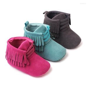Första vandrare 2023 ankomster mode Tassel Baby Moccasins Suede Solid Color Boots Soft Sole Toddler Casual Shoes