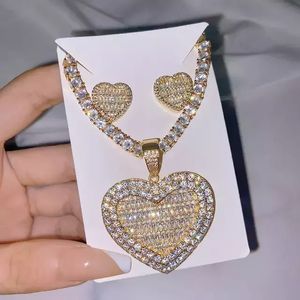 Pendant Necklaces In Stock Iced Out Bling Women Jewelry 5A White Cubic Zirconia Heart Shaped Necklace With Tennis Box Chain 231102
