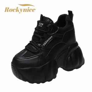 Klädskor 11 cm kil klackar för kvinnor läder casual vit svart hög toppchunky sneakers kvinna vulkaniserad snörning mesh 231102