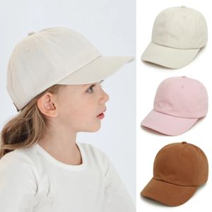 CAPS HATS Baby Baseball Cap Simple Solid Color Girls Sun Caps Barn reser utomhuspojkar Hat Justerbara avslappnade tillbehör 8M-5Y 231102