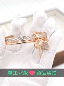 Pig Nose Women's V Gold Inlagd utsökt Belt Diamond Fashion Luxury Elegant Ins High End Net Red Double Layer Armband